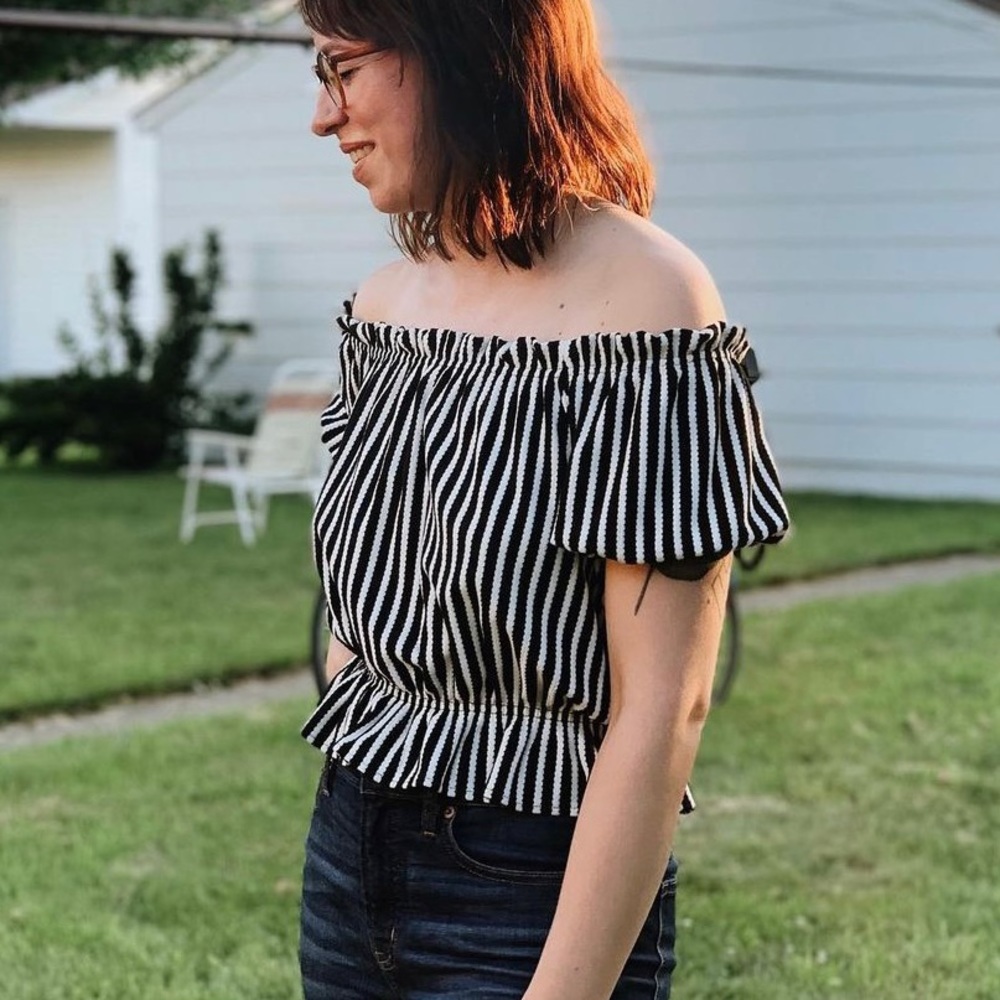 H&M black and white striped off the shoulder sleeve crop top, size S